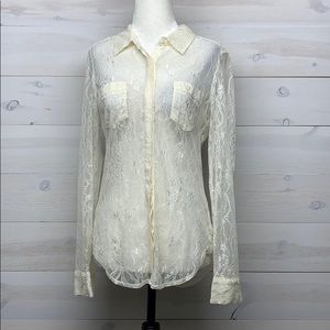 🌸3/$10🌸 Guess Lace Button Up Blouse